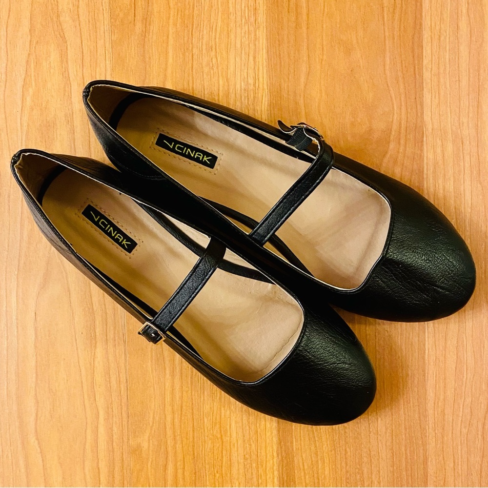 Cinak black Mary Jane flats 🖤